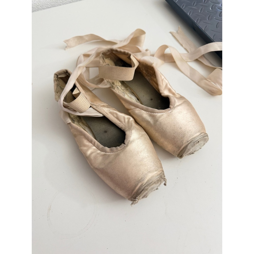 Grishko Ballet Pointe Shoes Pink Satin Size 3.5 XXX H Made in Russia Prop Decor